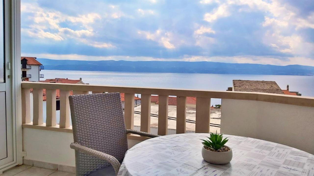 Apartments Nemira Omis Exterior photo
