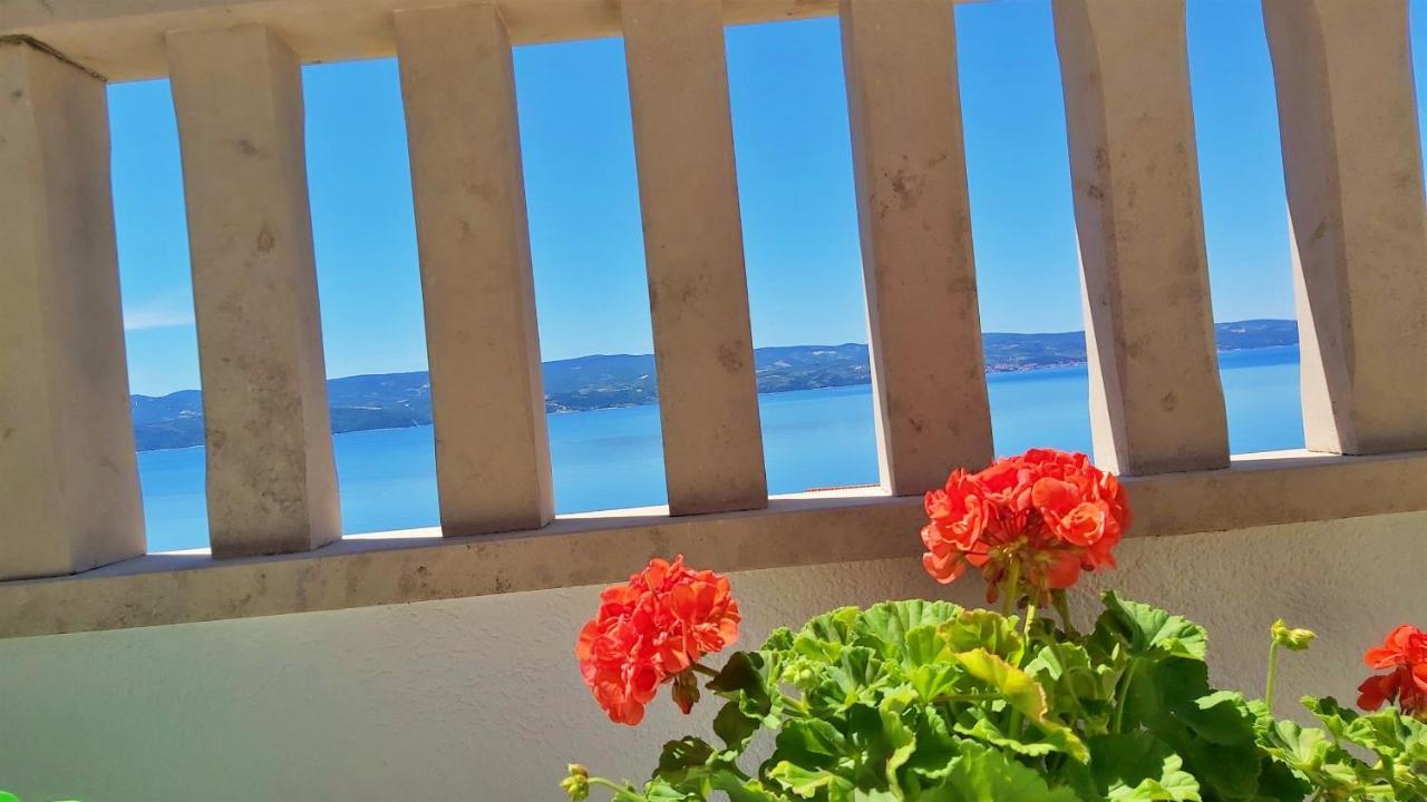 Apartments Nemira Omis Exterior photo