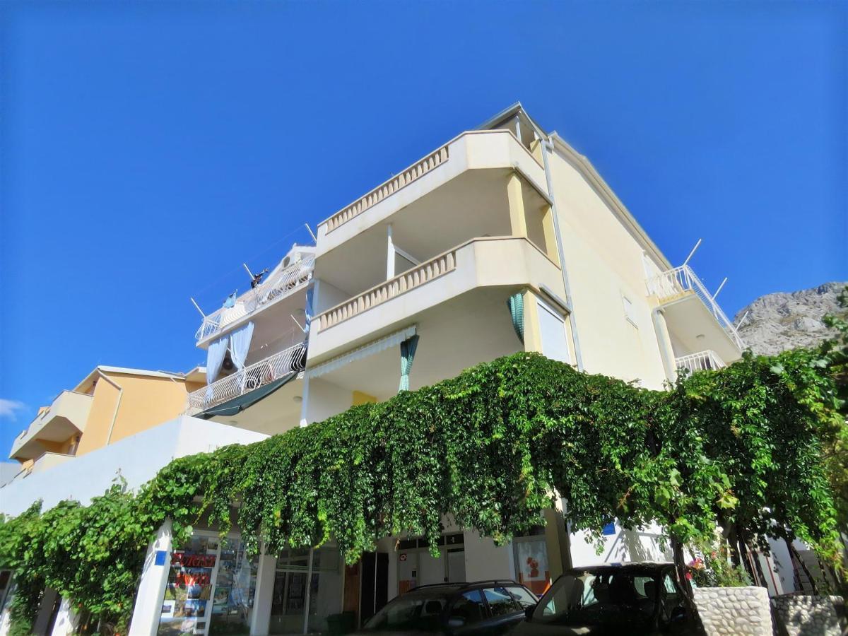 Apartments Nemira Omis Exterior photo